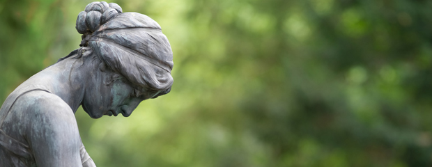 Es gehört zu den Aufgaben der Gemeinde, Friedhöfe herzustellen, zu unterhalten und zu betreiben. Statue auf einem Friedhof