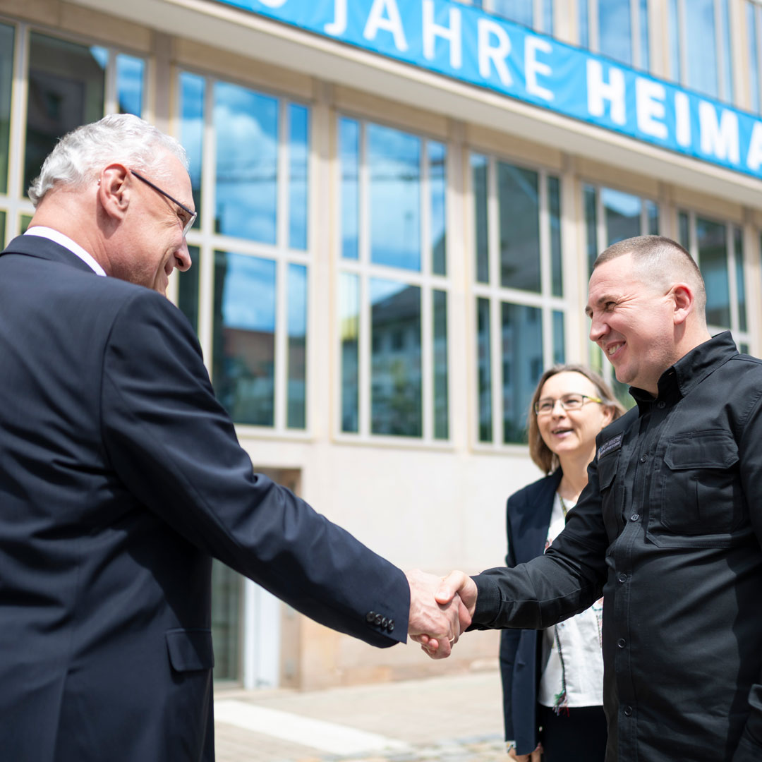 Handshake: Herrmann und Teteria