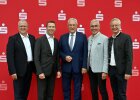 Gruppenfoto mit Herrmann und weiteren der Sparkassen