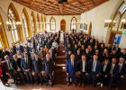 Gruppenfoto im festlichen Saal