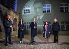 Gruppenfoto mit Innenminister Herrmann und Polizeibedienstetem und weiteren Personen