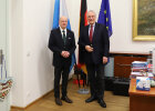 Herrmann und Past im Büro des Ministers