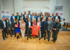 Gruppenfoto mit allen Teilnehmern und FC Bayern Trikot und Schal