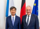 Herrmann und Generalkonsul der Republik Korea, Kyungsok Koh