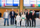 Gruppenfoto mit Herrmann und Vertretern des TV 1848 Erlangen