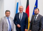 Mit Herrmann im Bild: Robert Krieger (links), Jürgen Schneider (rechts)