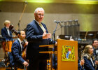 Innenminister Joachim Herrmann am Rednerpult vor Orchester