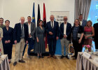 Gruppenfoto in Tagungsraum