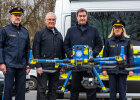 Innenminister Joachim Herrmann und Ministerpräsident Dr. Markus Söder zwischen Polizistin und Polizist der Grenzpolizei, im Vordergrund Polizeidrohne