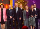 Auf dem Bild ist der "Politikerchor" zu sehen, der auch bei der Sternstunden-Gala 2024 auftrat und zum Spendensammeln animieren sollte. Zu sehen sind unter anderem Ilse Aigner, Hubert Aiwanger und Innenminister Joachim Herrmann.