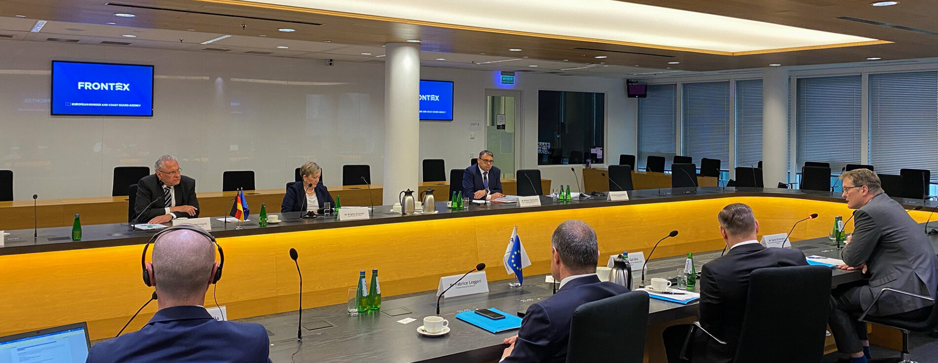 20. April 2022: Innenminister Joachim Herrmann beim Besuch bei Frontex in Warschau Frontex Besprechung, u.a. Innenminister Joachim Herrmann und Ministeraldirigentin Brigitta Brunner
