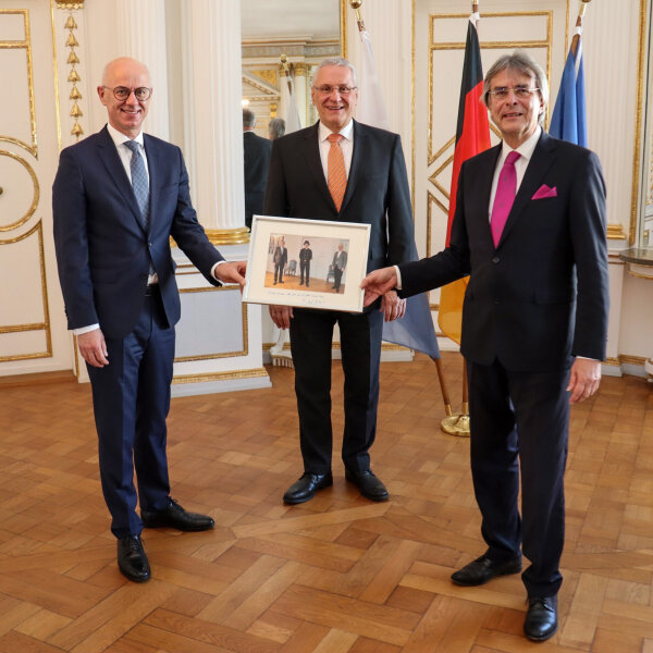 Innenminister Joachim Herrmann zwischen Walter Jonas und Axel Bartelt