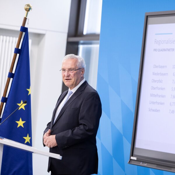 Herrmann bei Präsentation