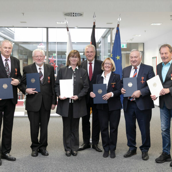 Innenminister Joachim Herrmann mit Geehrten