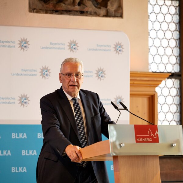 Herrmann am Rednerpult