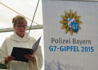 Bei einem feierlichen Gottesdienst haben sich zahlreiche polizeiliche Einsatzkräfte gemeinsam mit Angehörigen aus den unterschiedlichen Hilfsorganisationen und den Bürgerinnen und Bürgern des Werdenfelser Landes auf den Einsatz anlässlich des G7-Gipfels eingestimmt.