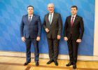 im Bild links Alexandru Bejan, Innenstaatssekretär der Republik Moldau, Mitte: Innenminister Joachim Herrmann, rechts im Bild: Viorel Cernauteanu, Leiter der Generalinspektion der Polizei des Moldauischen Innenministeriums