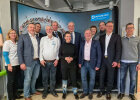 Gruppenbild auf dem Foto in der zweiten Reihe Innenminister Joachim Herrmann mit Mitgliedern des Weißen Ring