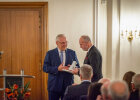 Minister überreicht den Bayerischen Löwen an Walter Herberth