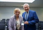 Minister Joachim Herrmann neben Renate Gregor