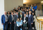 Gruppenbild Staatssekretär mit Regierungspräsident Schober, Regierungsvizepräsidentin Kahle-Sander, Integrationsbeauftragten und Preisträgerinnen und Preisträgern