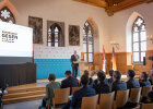 Minister am Rednerpult