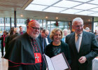 Gruppenbild von links nach rechts: Kardinal Reinhard Marx, Erzbischof von München, Preisträgerin Dr. Angelika Nußberger, Innenminister Joachim Herrmann
