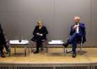 Minister Herrmann im Gespräch mit Christian Ude, OB a.D. und Moderatorin Dorothee Schiwy 