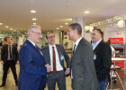 Minister Herrmann im Gespräch mit Teilnehmern der 27. Notfallmedizinischen Tage in Erlangen