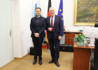 Bild im Ministerbüro Generalkonsul Konstantinos Kodellas mit Innenminister Joachim Herrmann