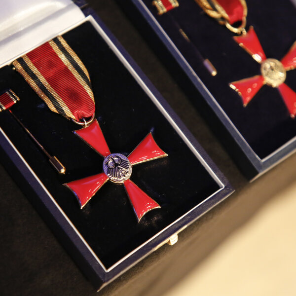 Bundesverdienstkreuz am Bande in Schachtel