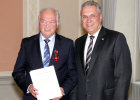 Ordensaushändigung am 5. November 2012 - Verdienstkreuz am Bande an Helmut Winter
