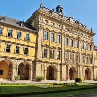Stiftungen in Bayern haben eine reiche und lange Tradition, wie zum Beispiel das Juliusspital in Würzburg Symbolbild: Blick auf das Gebäude der Stiftung Juliusspital in Würzburg