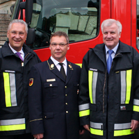 Staatsempfang für den Landesfeuerwehrverband Bayern am 3. Juli 2013: Dietrich Freiherr von Gumppenberg (MdL), Dr. Florian Herrmann (MdL), Staatsminister Joachim Herrmann, Alfons Weinzierl (Vorsitzender des Landesfeuerwehrverbandes Bayern e.V.), Ministerpräsident Horst Seehofer, Gerhard Bullinger (2. Stellvertreter des Landesfeuerwehrverbandes Bayern e.V.), Franz-Josef Hench (1. Stellvertreter des Landesfeuerwehrverbandes Bayern e.V.), Staatssekretär Gerhard Eck, Joachim Hanisch (MdL)