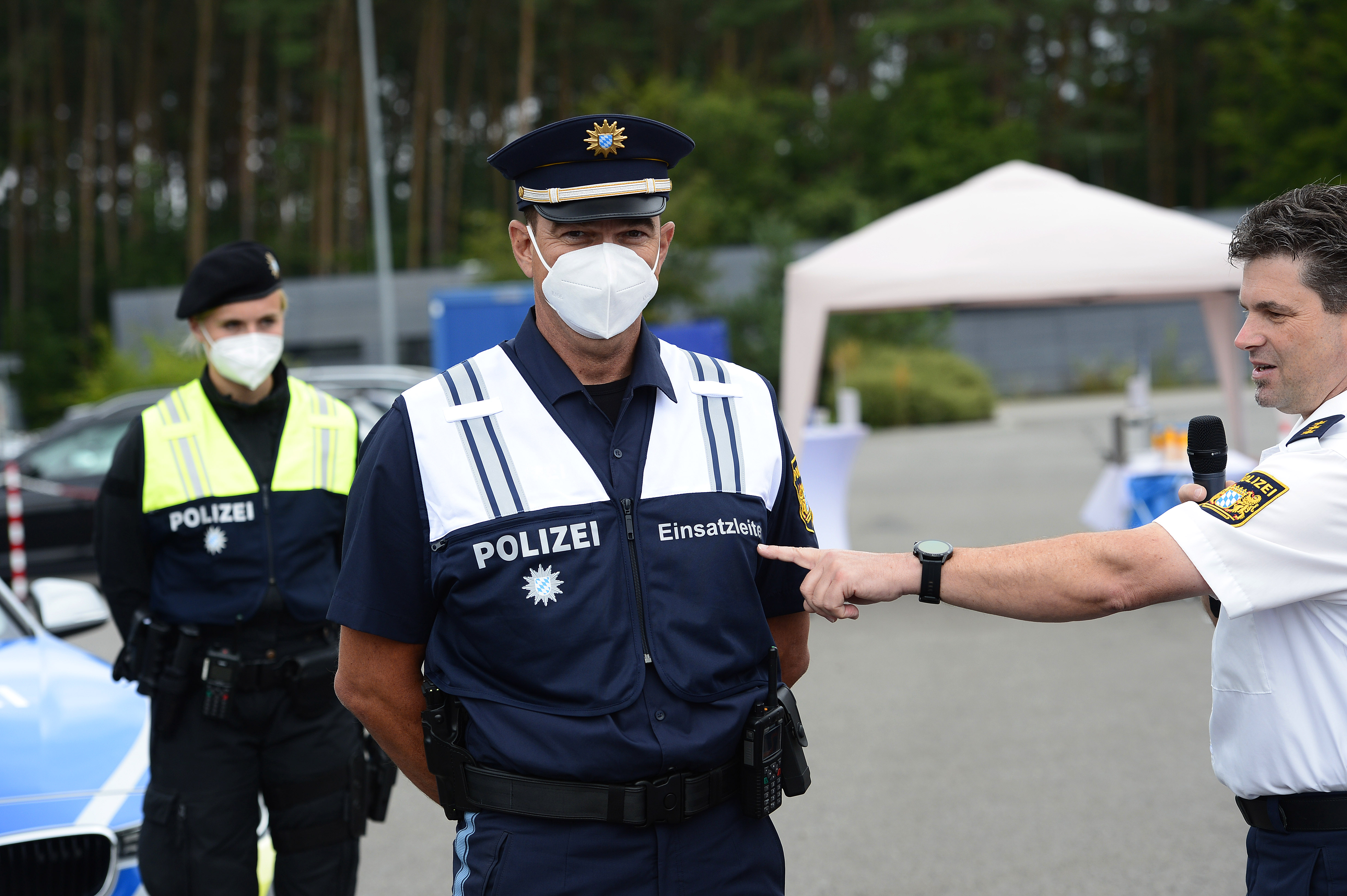 Ausstattung der Polizei: Bessere Erkennbarkeit durch neue Westen -  Bayerisches Staatsministerium des Innern, für Sport und Integration