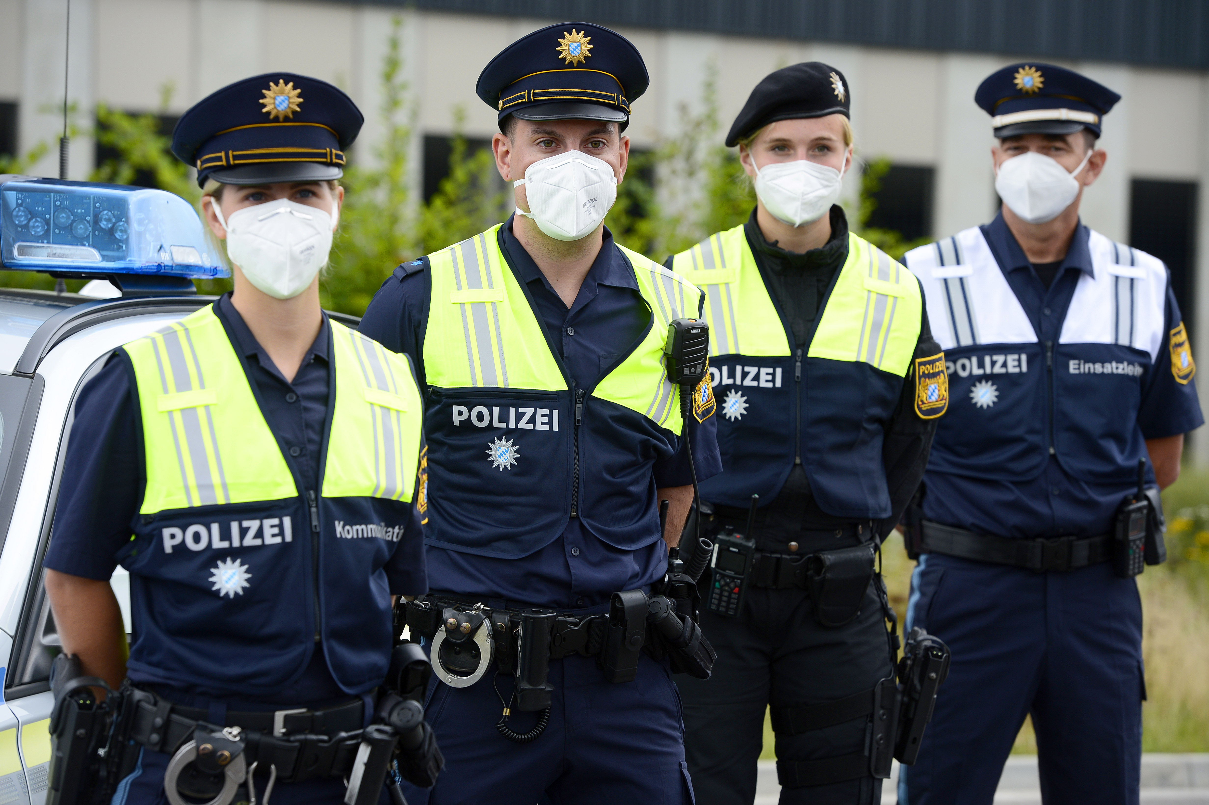 Ausstattung der Polizei: Bessere Erkennbarkeit durch neue Westen -  Bayerisches Staatsministerium des Innern, für Sport und Integration