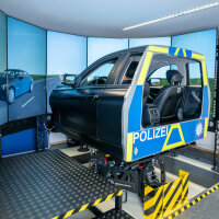 Mit den Fahrsimulatoren können Polizeischüler gefahrlos realitätsnahe Einsatzfahrten üben. Fahrsimulator für Polizeischüler