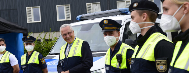 Hervorragend vorbereitet für den Großeinsatz: Innenminister Joachim Herrmann mit Polizistinnen und Polizisten (Archiv) Innenminister Joachim Herrmann mit Polizistinnen und Polizisten (Archiv)