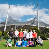 Spitzensportler der Bayerischen Polizei Sportler vor dem Olympiastadion München