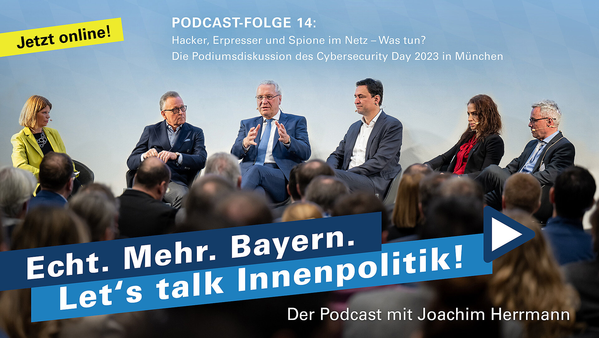 Fotoaufnahme von der Podiumsdiskussion, alle Teilnehmer sitzen im offenen Halbkreis auf Stühlen. Auf dem Bild sind folgende Personen zu sehen: Simone Fasse, IHK-Präsident Prof. Klaus Josef Lutz, Innenminister Joachim Herrmann, Justizminister Georg Eisenreich,  Prof. Dr. Haya Shulman und Dr. Frank Rahmstorf