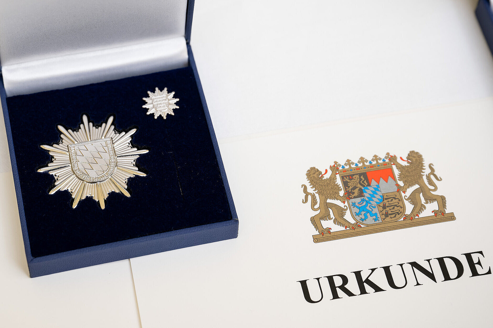 Medaille Stern der Sicherheit im Etui mit Urkunde 