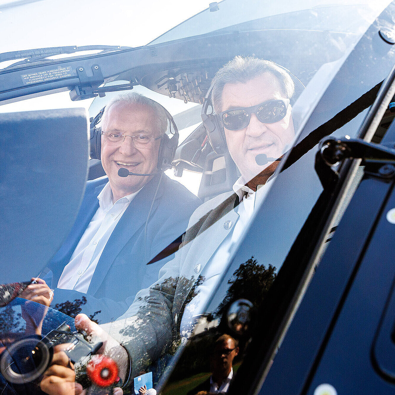 Herrmann und Söder in Polizeihubschrauber