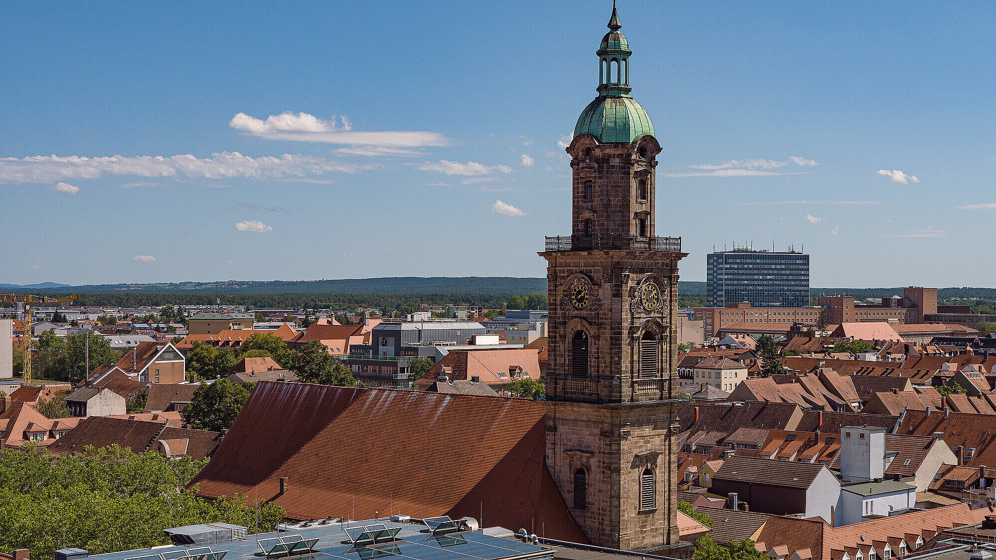 Blick auf die Kirche von Erlangen
