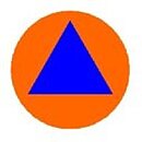 Das Logo des Zivilschutzes, blaues Dreieck in einem orangenen Kreis