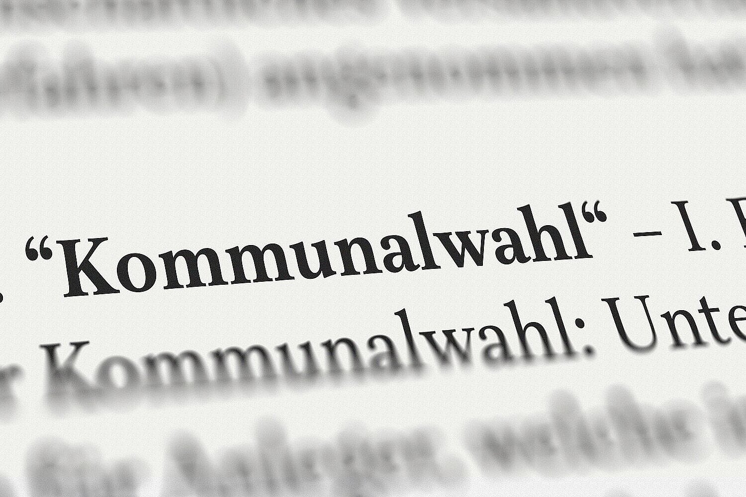 schwarz-weißer Zeitungsausschnitt hier lesbar in Anführungstrichen das Wort Kommunalwahl