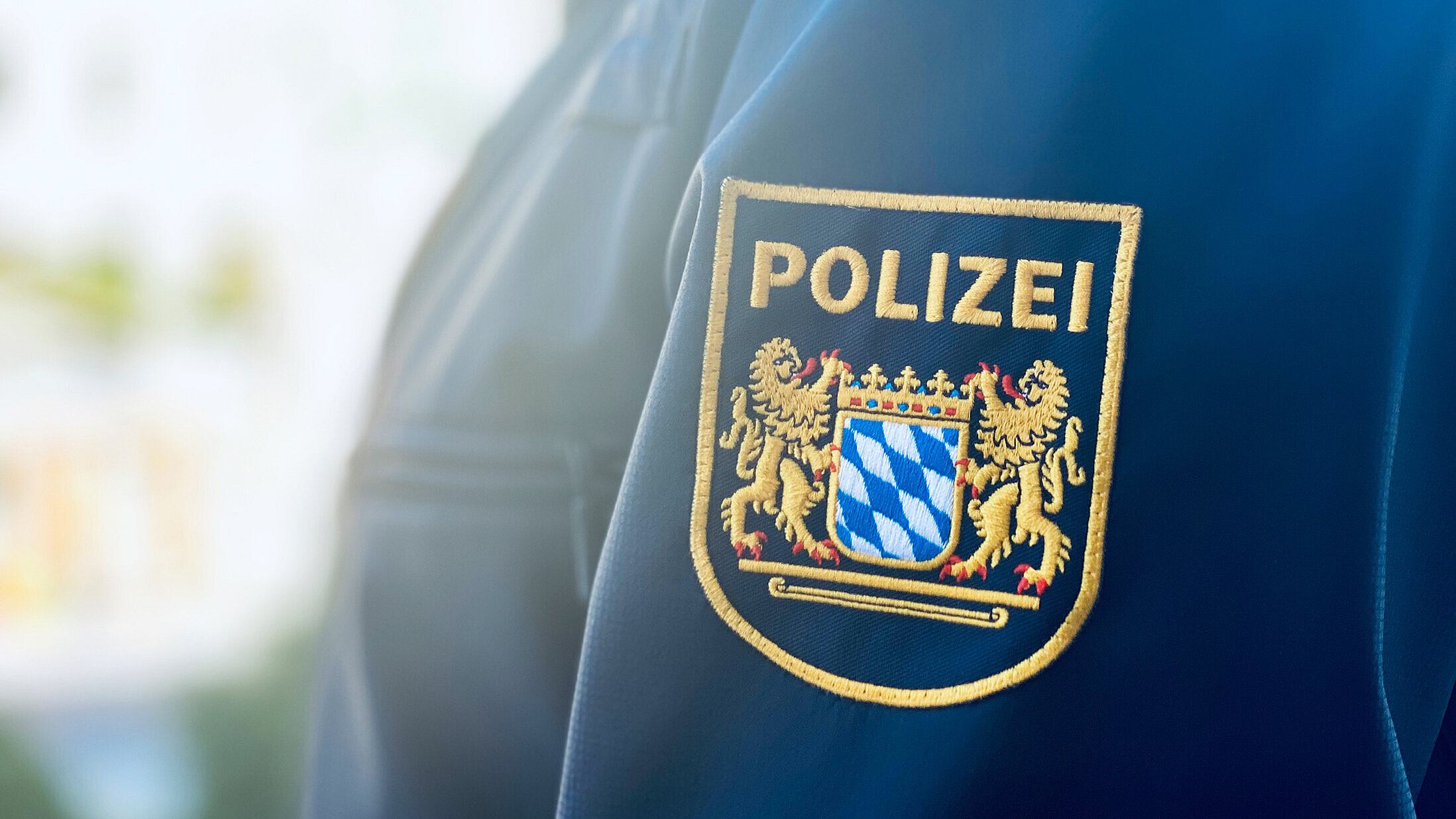 Polizeiwappen auf Uniform