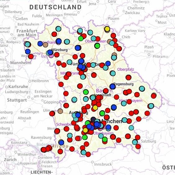 Abbild von der eingebetteten Integrationslandkarte, Bayern-Landkarte mit bunten Punkten als Markierungen für die Integrationsstandorte