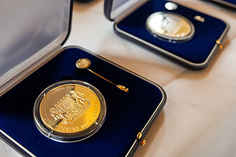 Kommunale Verdienstmedaillen in Gold und Silber im Etui 