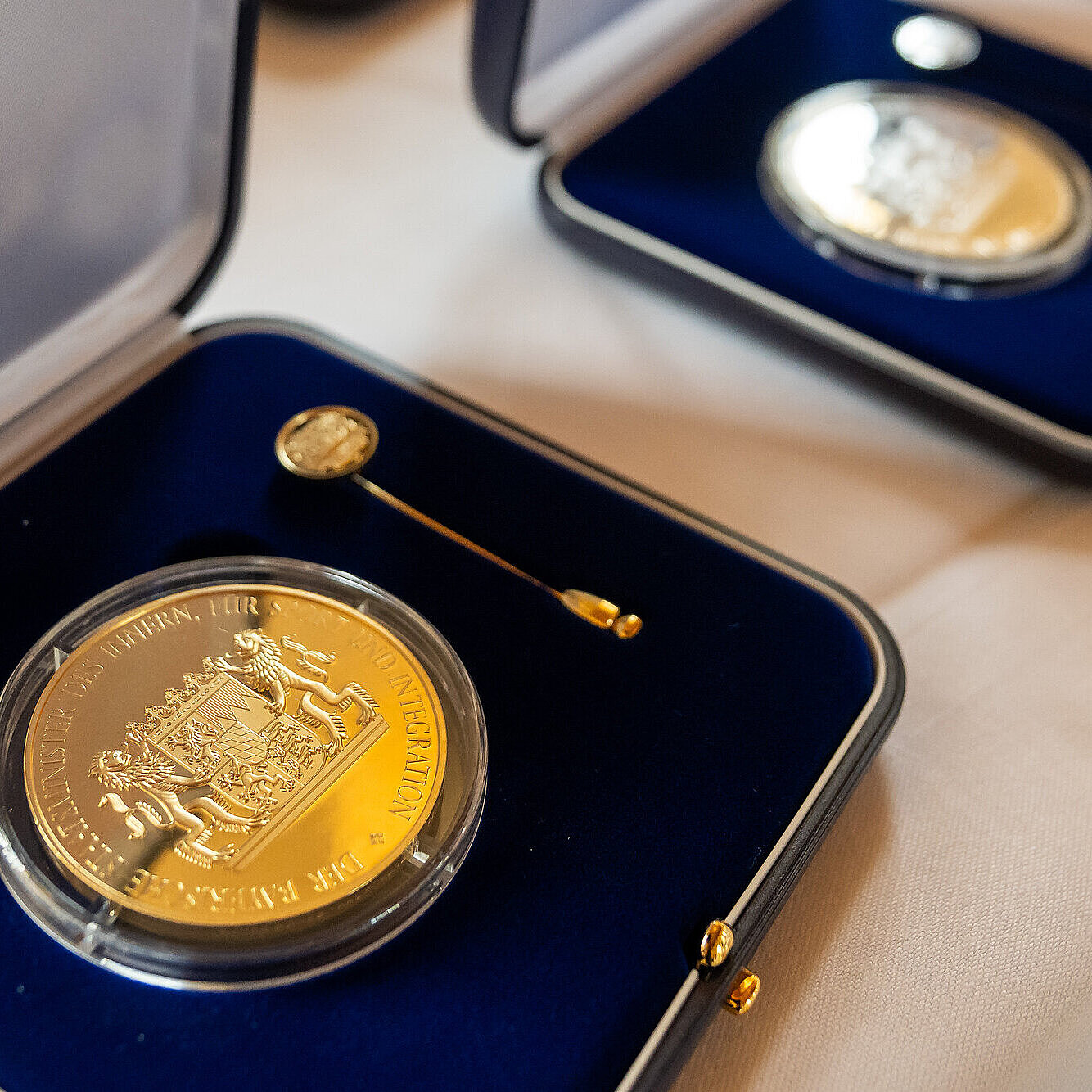 Kommunale Verdienstmedaillen in Gold und Silber im Etui 