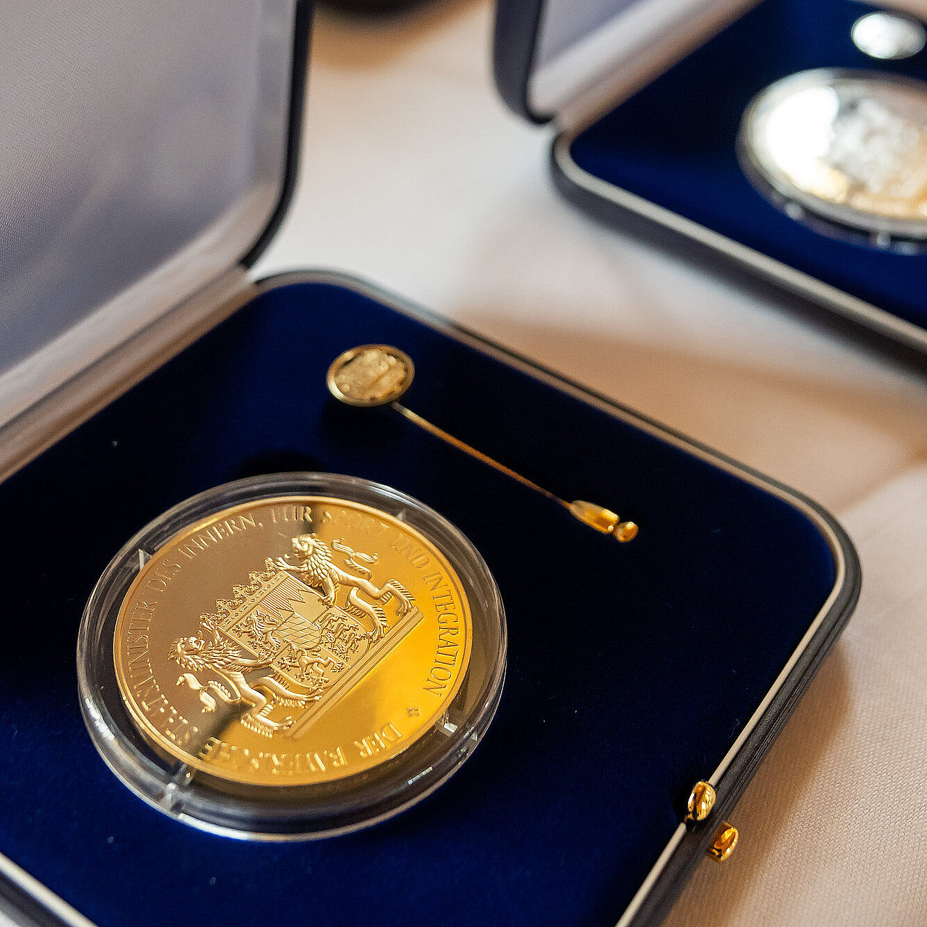 Kommunale Verdienstmedaillen in Gold und Silber im Etui 